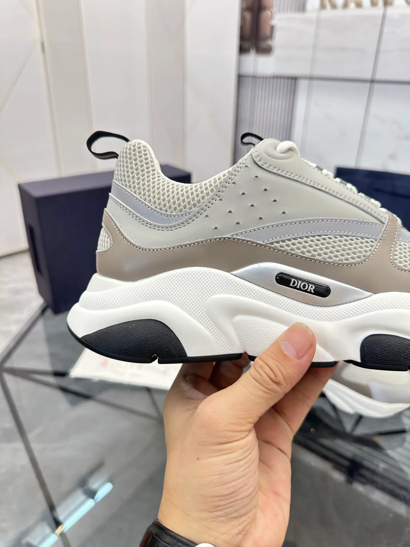 Men's shoes: 💰P460¥ Ready in Guangzhou, fully packaged Product trademark: Dior* "Dior*" low-top casual shoes Regular size: 38-46 (can be customized to 47) B22 Product materials: imported cowhide leather upper spliced ​​with original fabric, breathable lining, original outsole. Number: 920